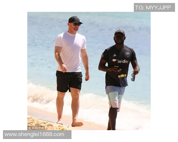 鲁尼携家人出席慈善晚宴,表达为社会贡献力量的真挚愿望 鲁尼携家人出席慈善晚宴,表达为社会贡献力量的真挚愿望